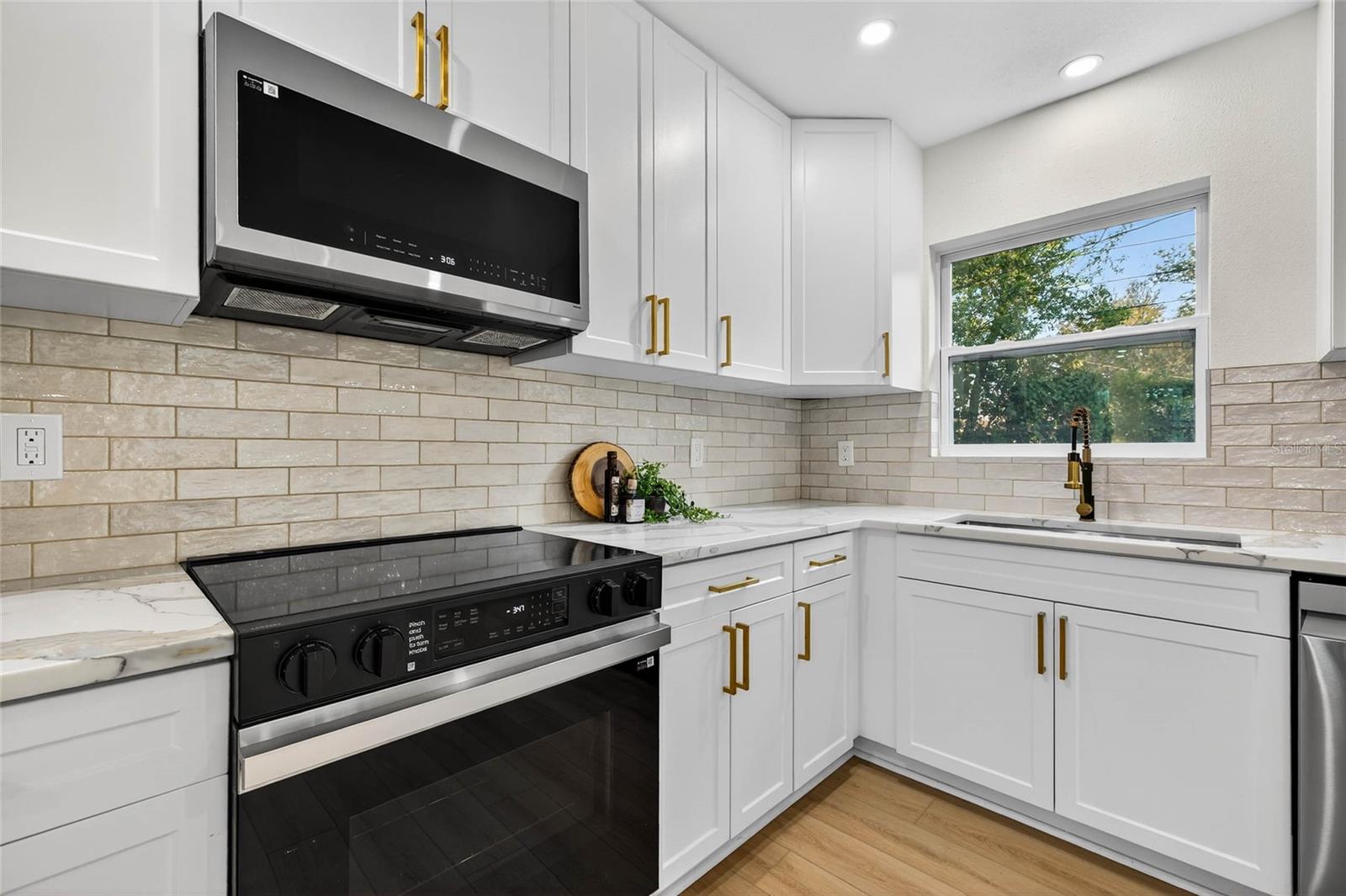 SIRMONS ESTATES - Residential