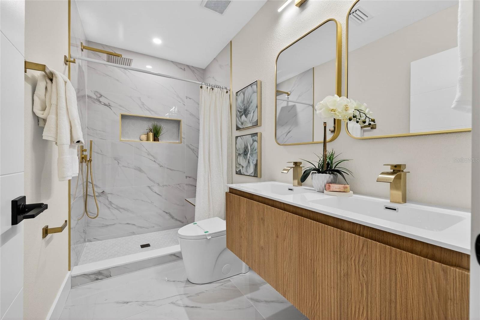 SIRMONS ESTATES - Residential