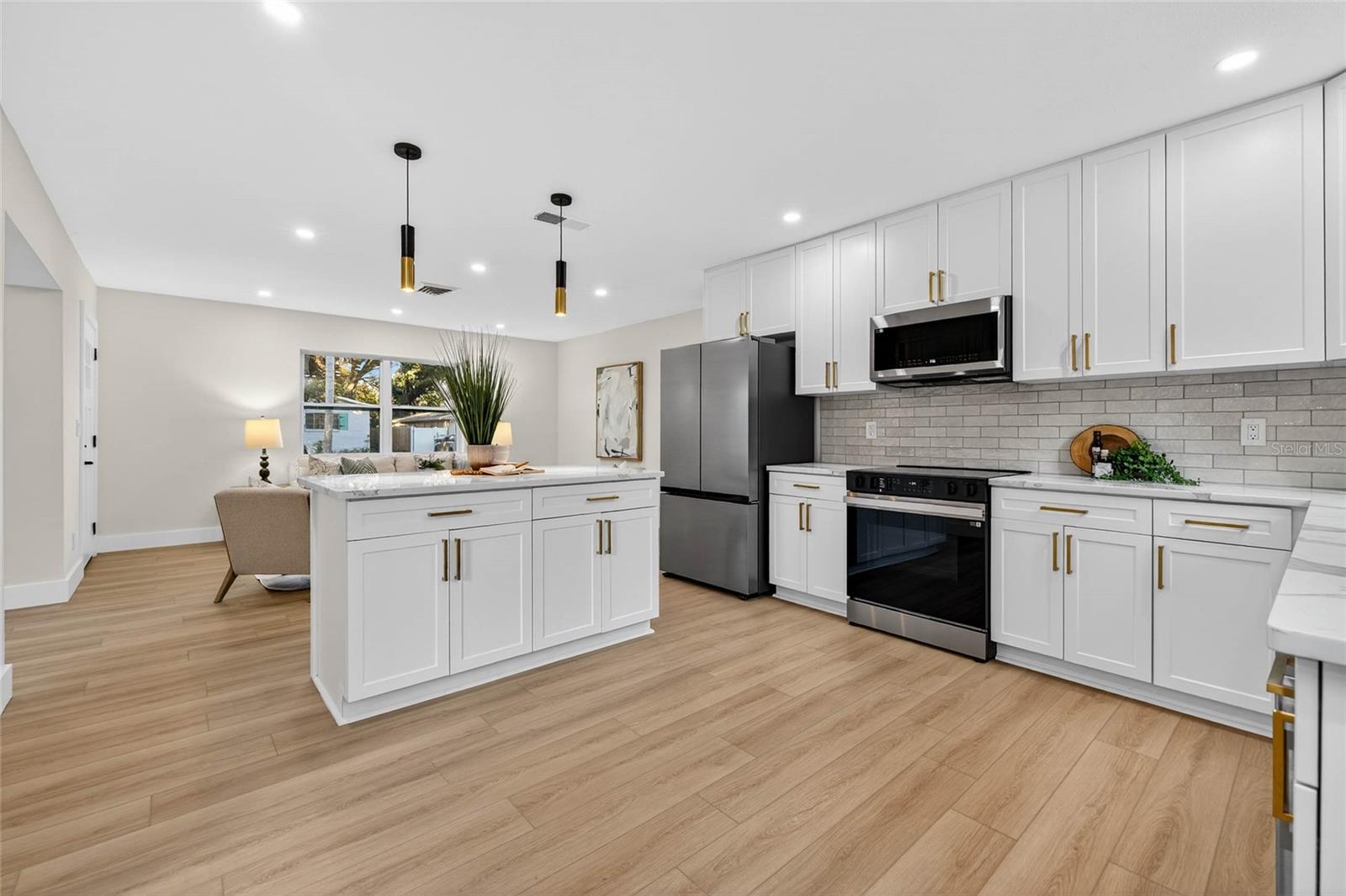 SIRMONS ESTATES - Residential