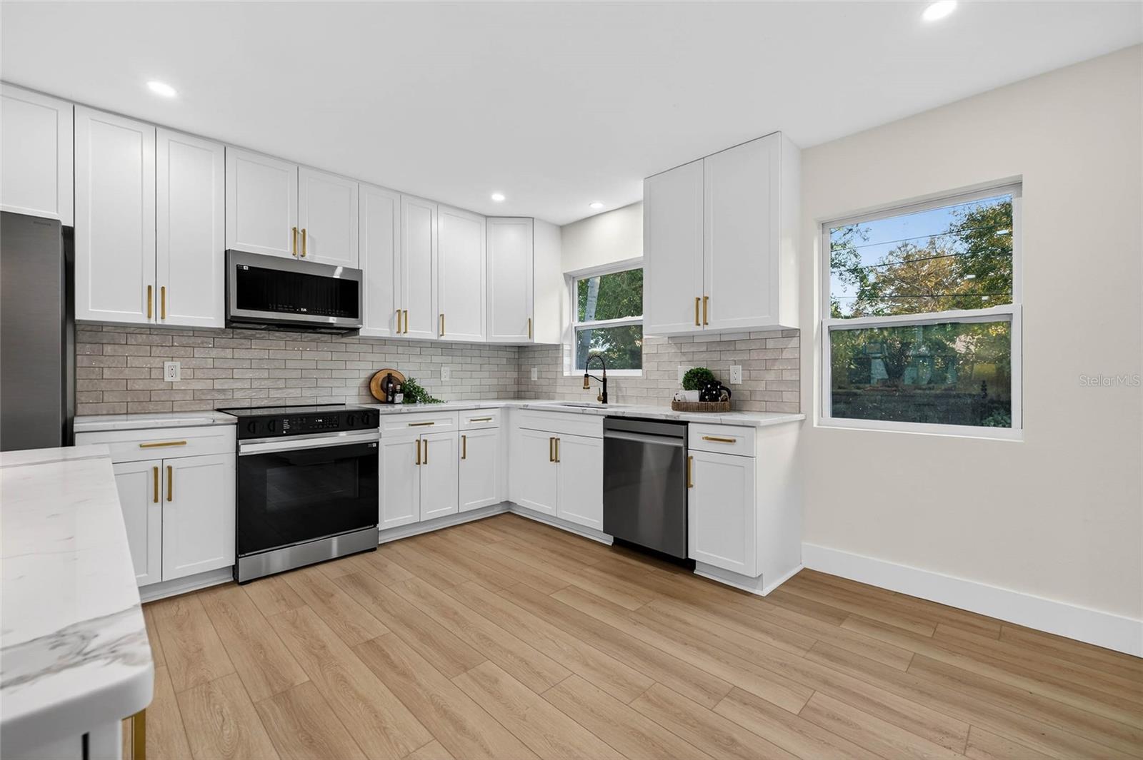 SIRMONS ESTATES - Residential