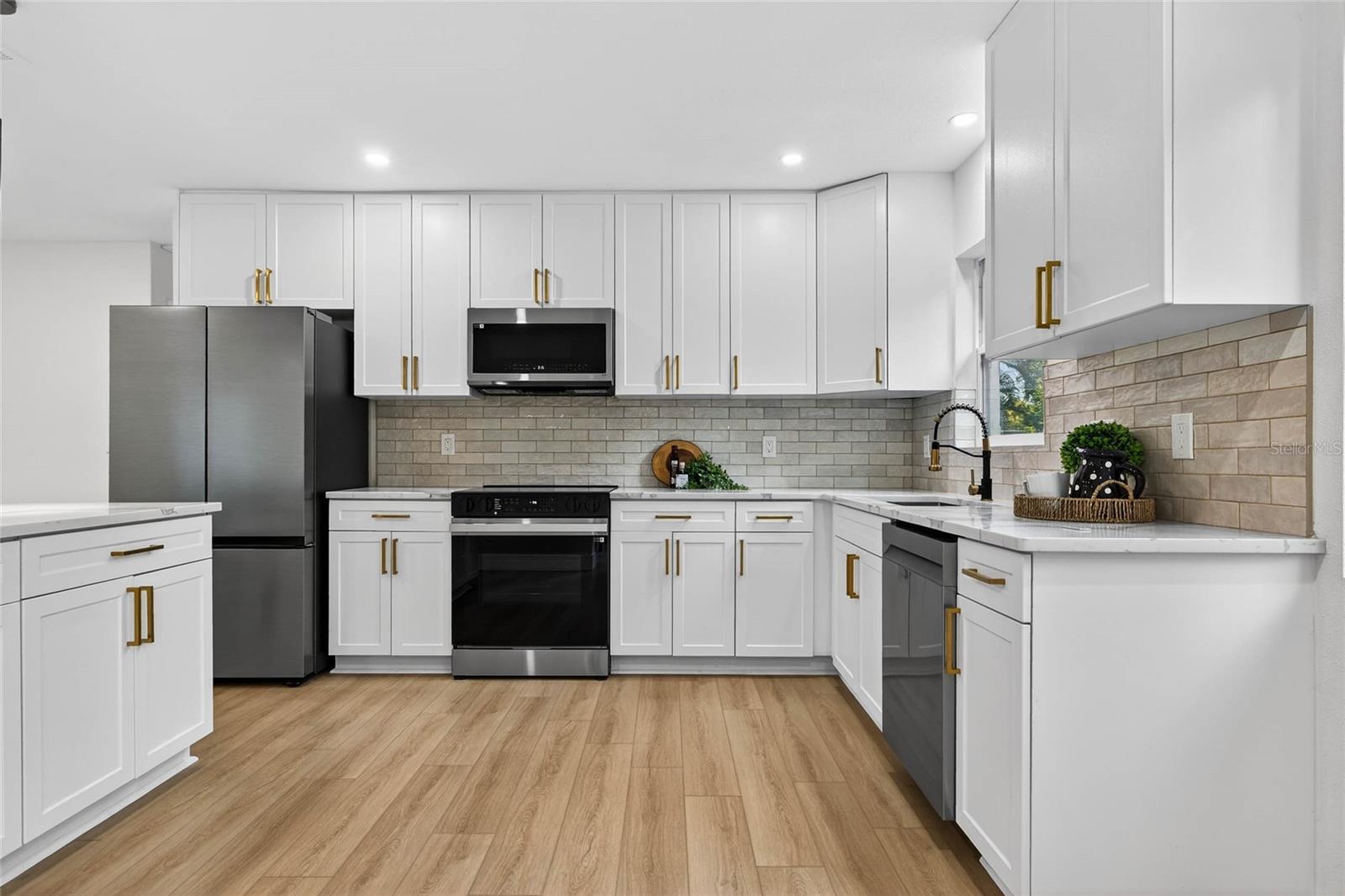 SIRMONS ESTATES - Residential