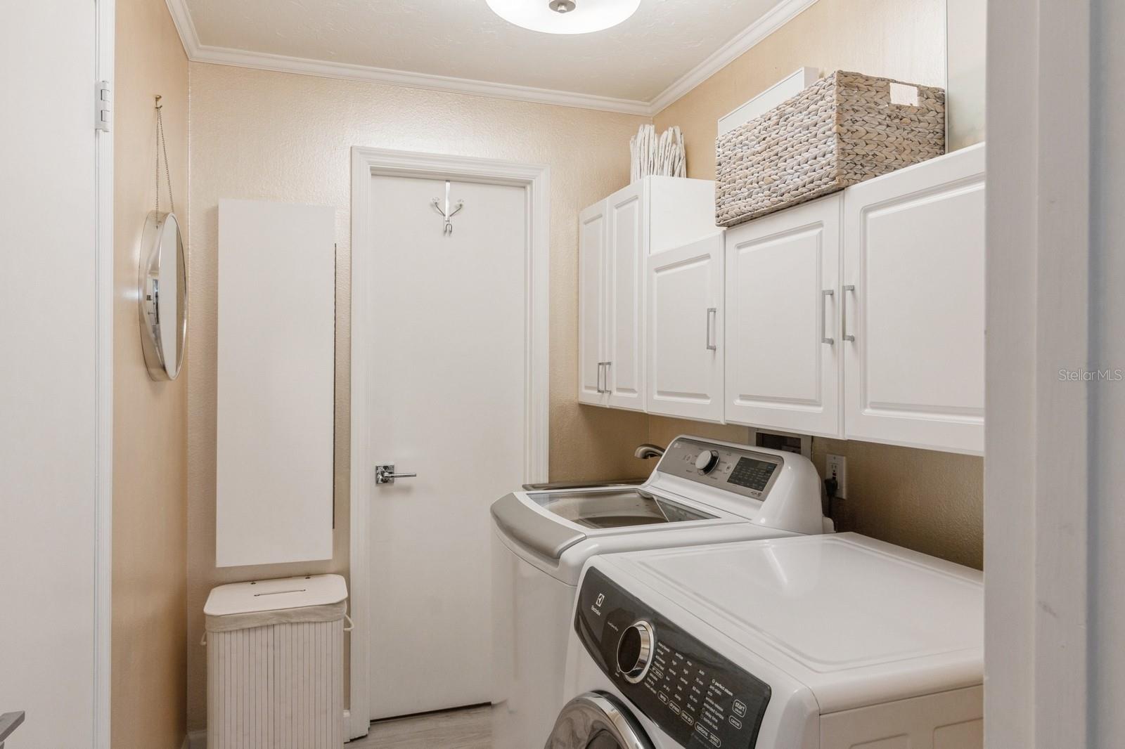 SIESTA ISLES - Residential