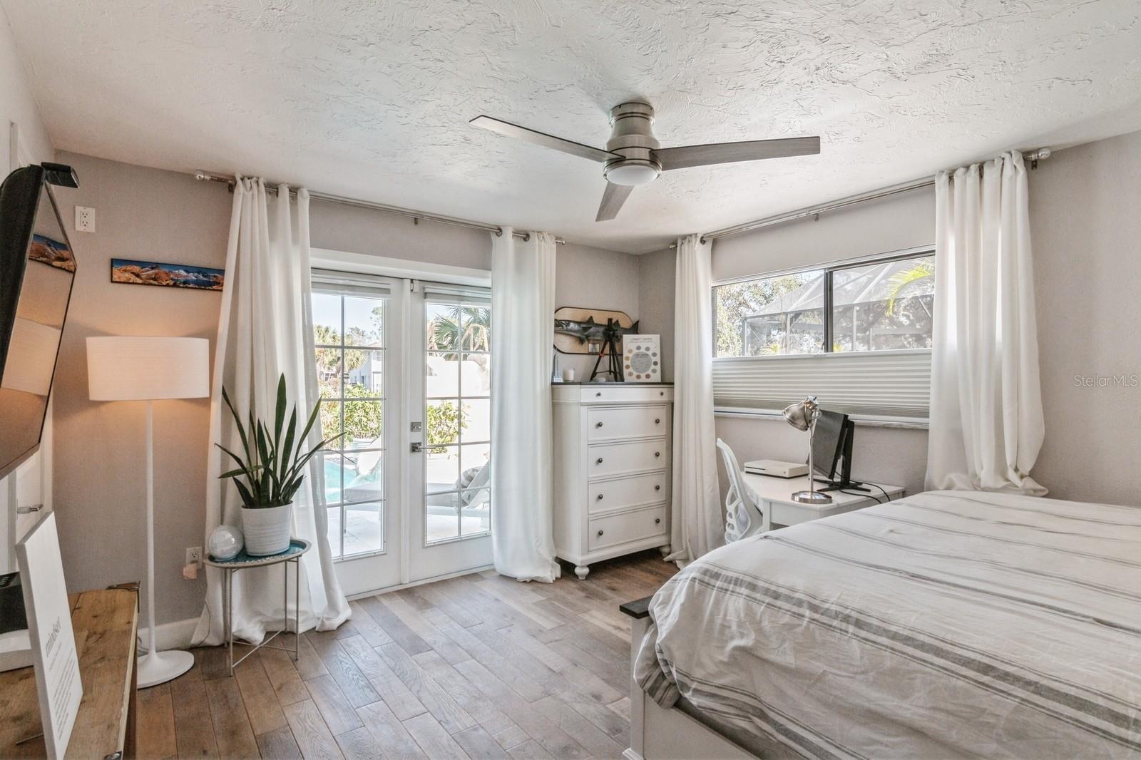 SIESTA ISLES - Residential