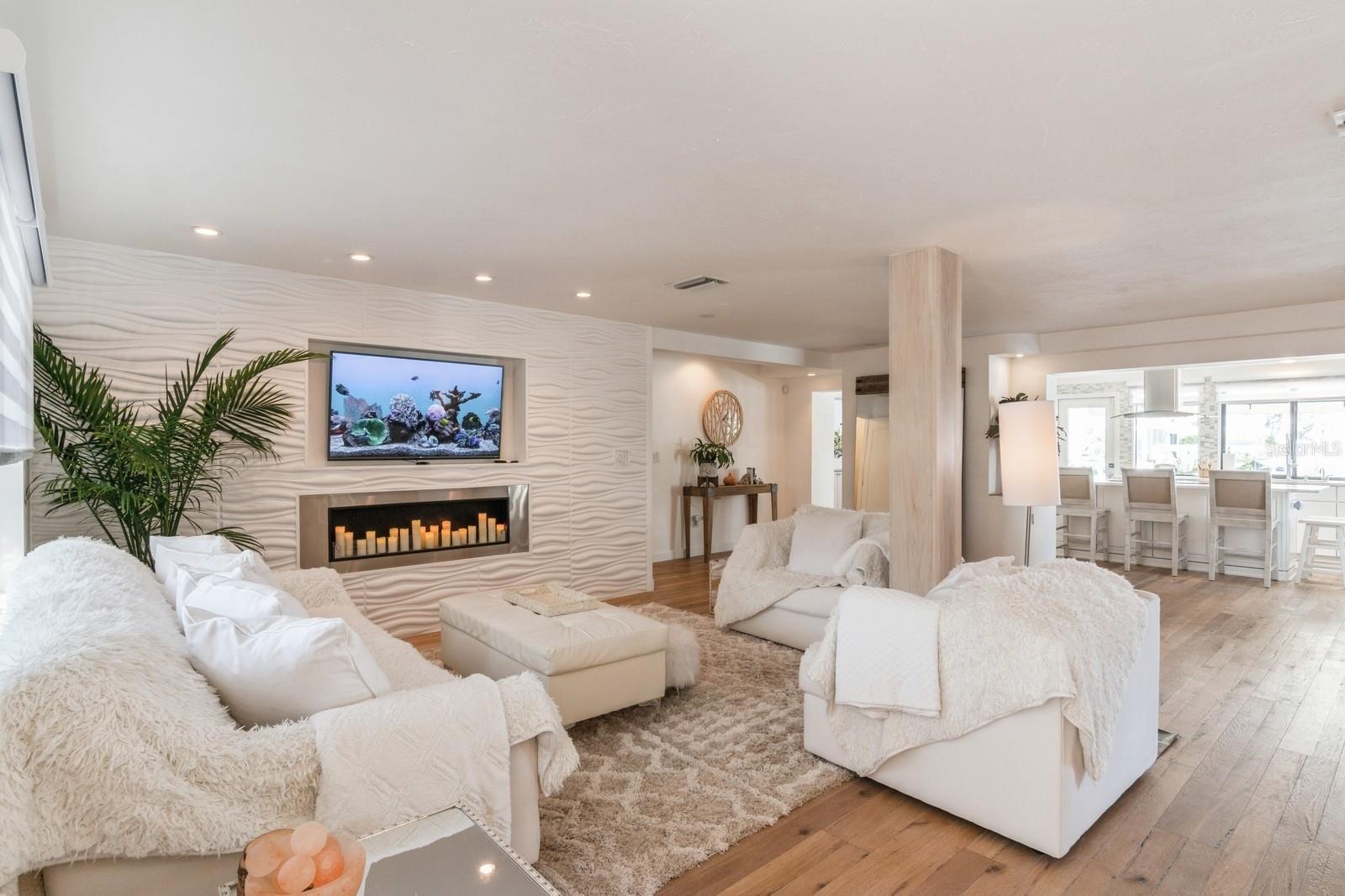 SIESTA ISLES - Residential