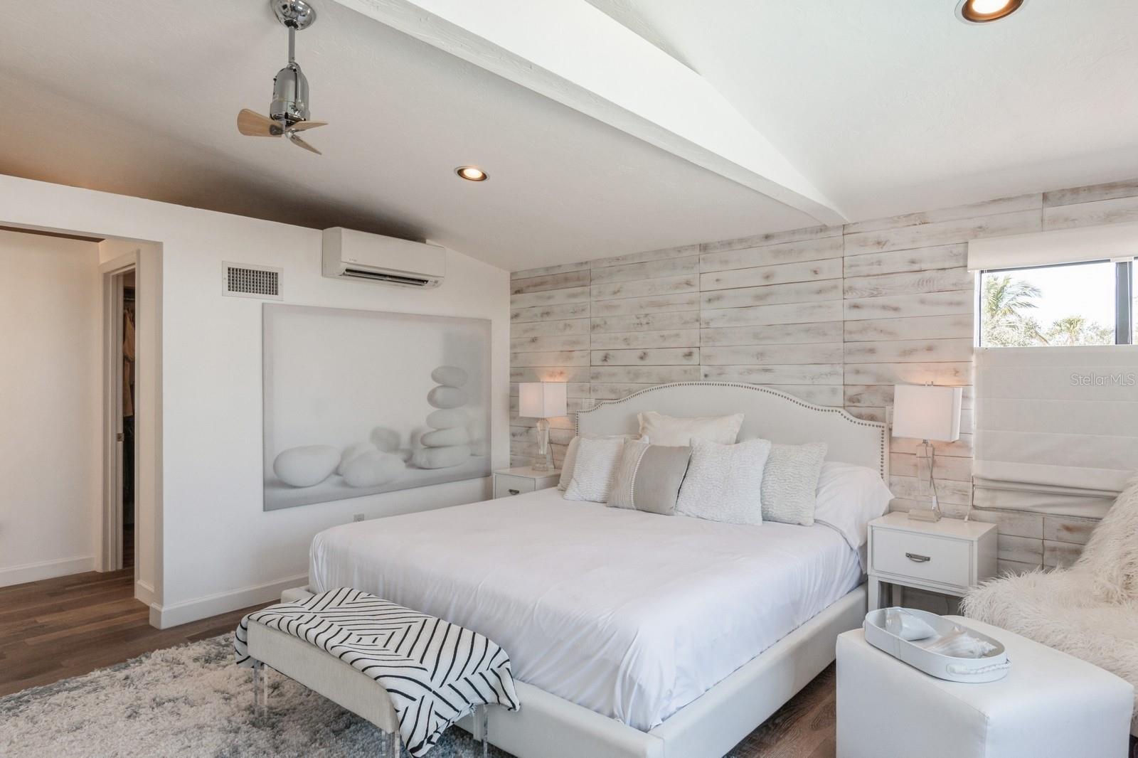 SIESTA ISLES - Residential