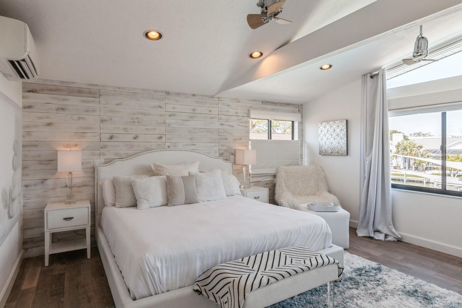 SIESTA ISLES - Residential