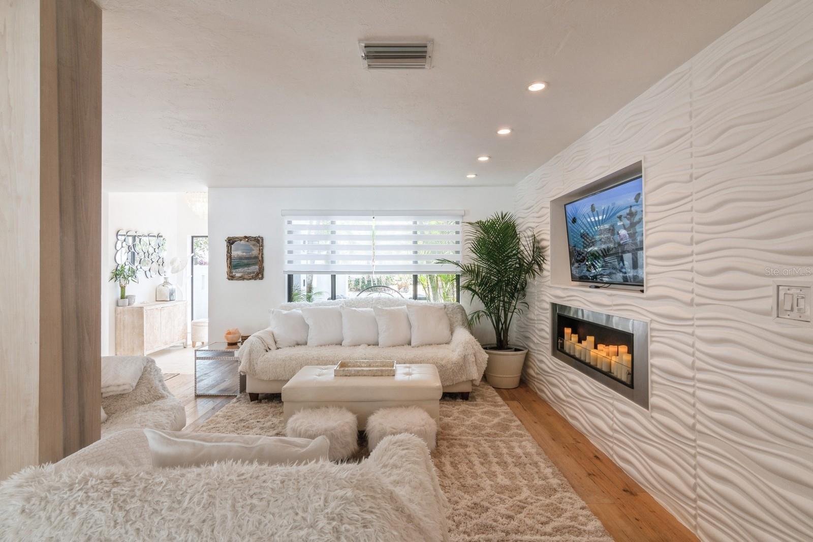 SIESTA ISLES - Residential