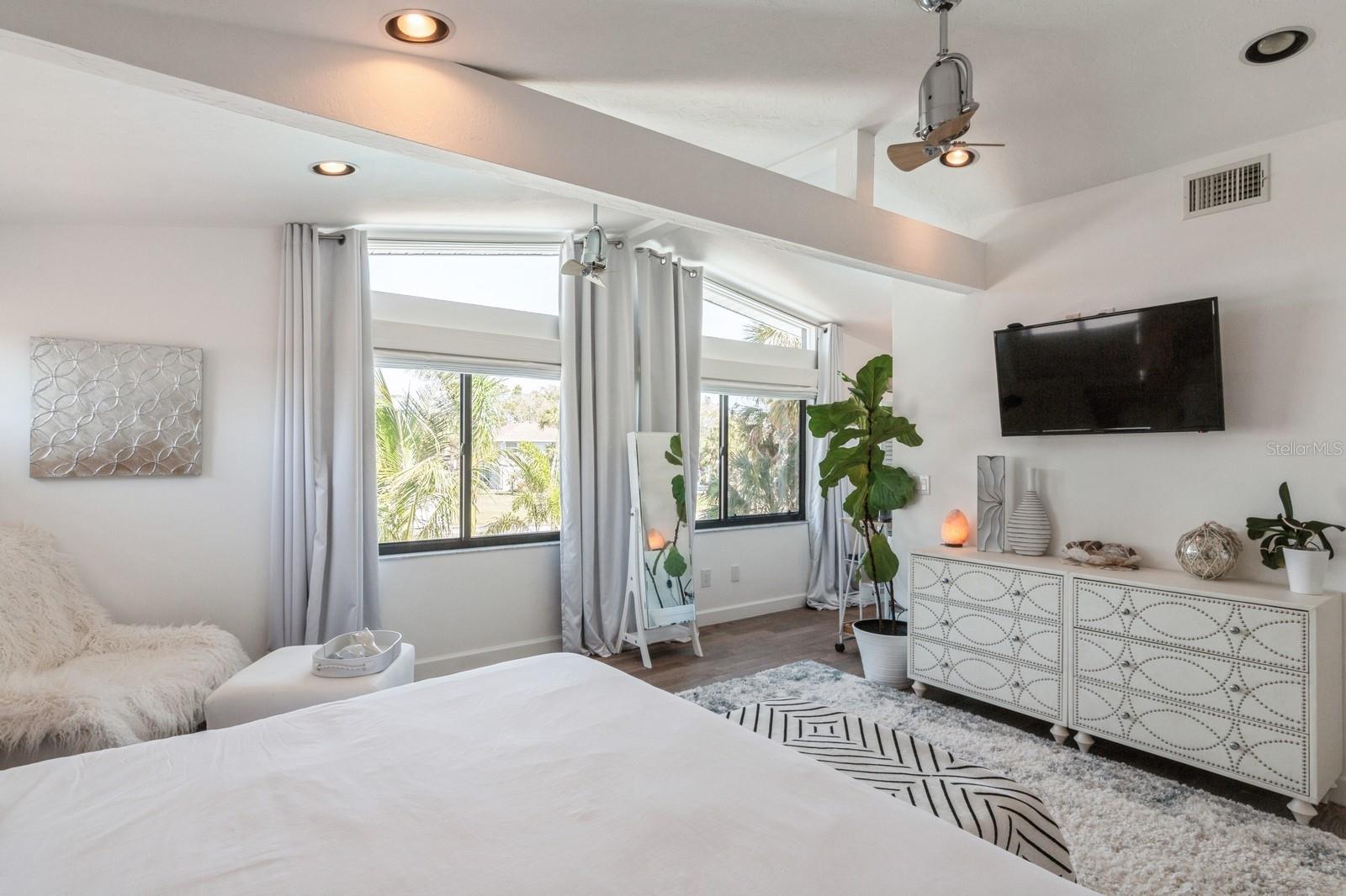 SIESTA ISLES - Residential