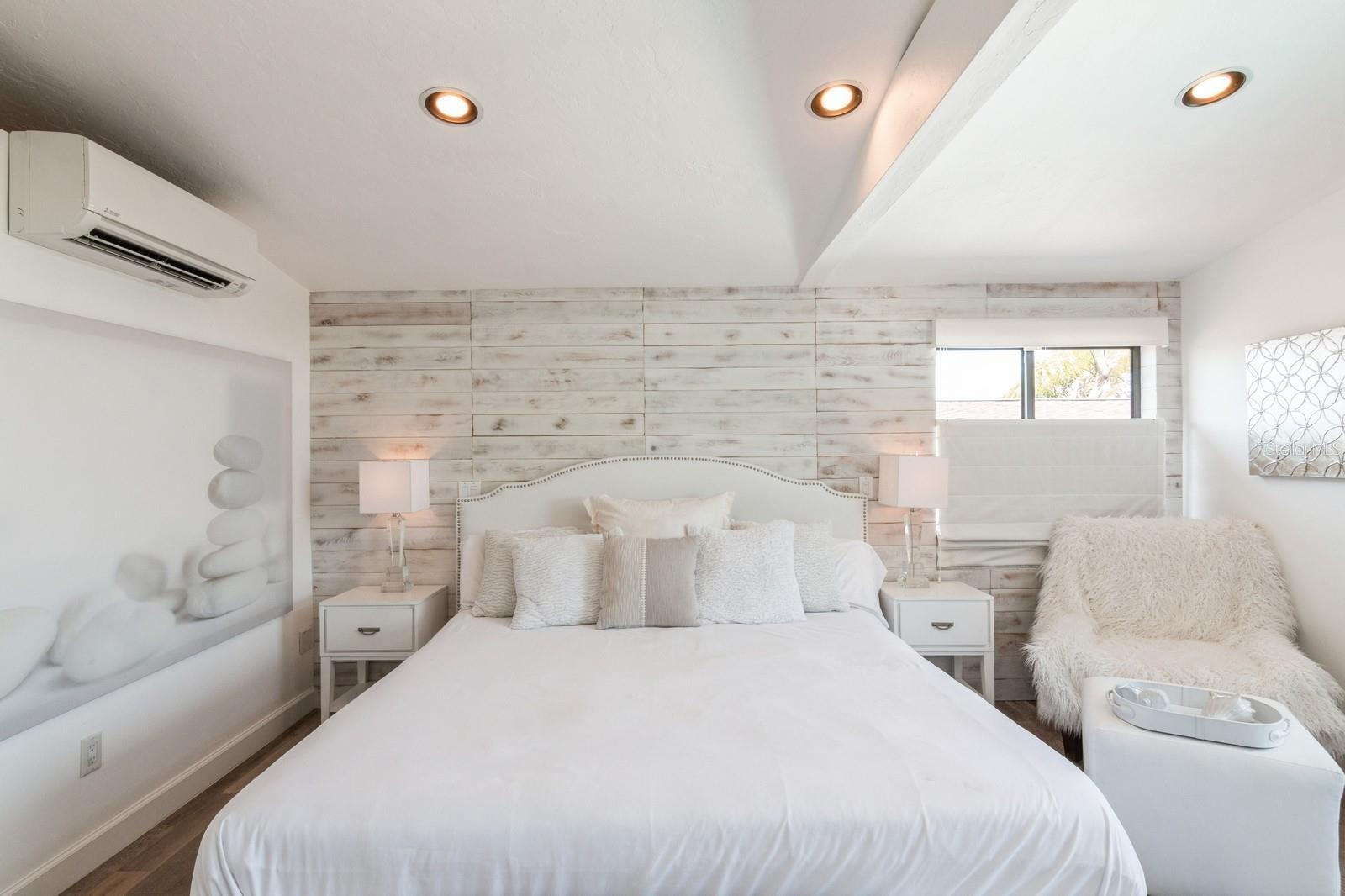 SIESTA ISLES - Residential