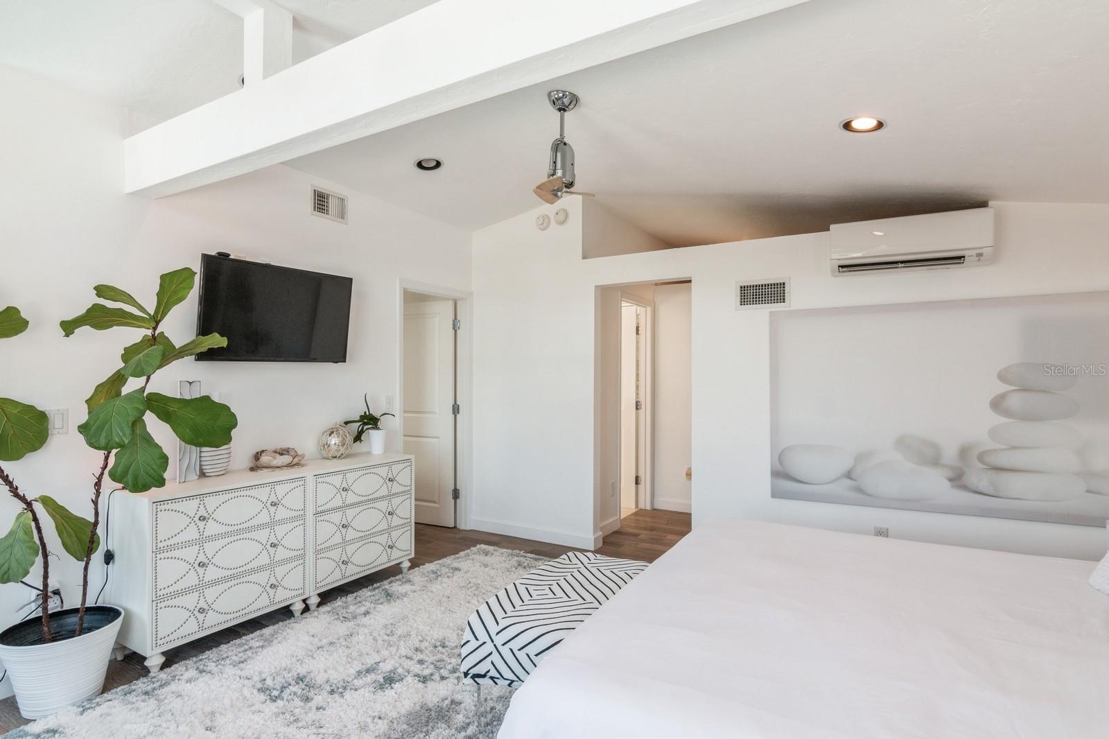 SIESTA ISLES - Residential