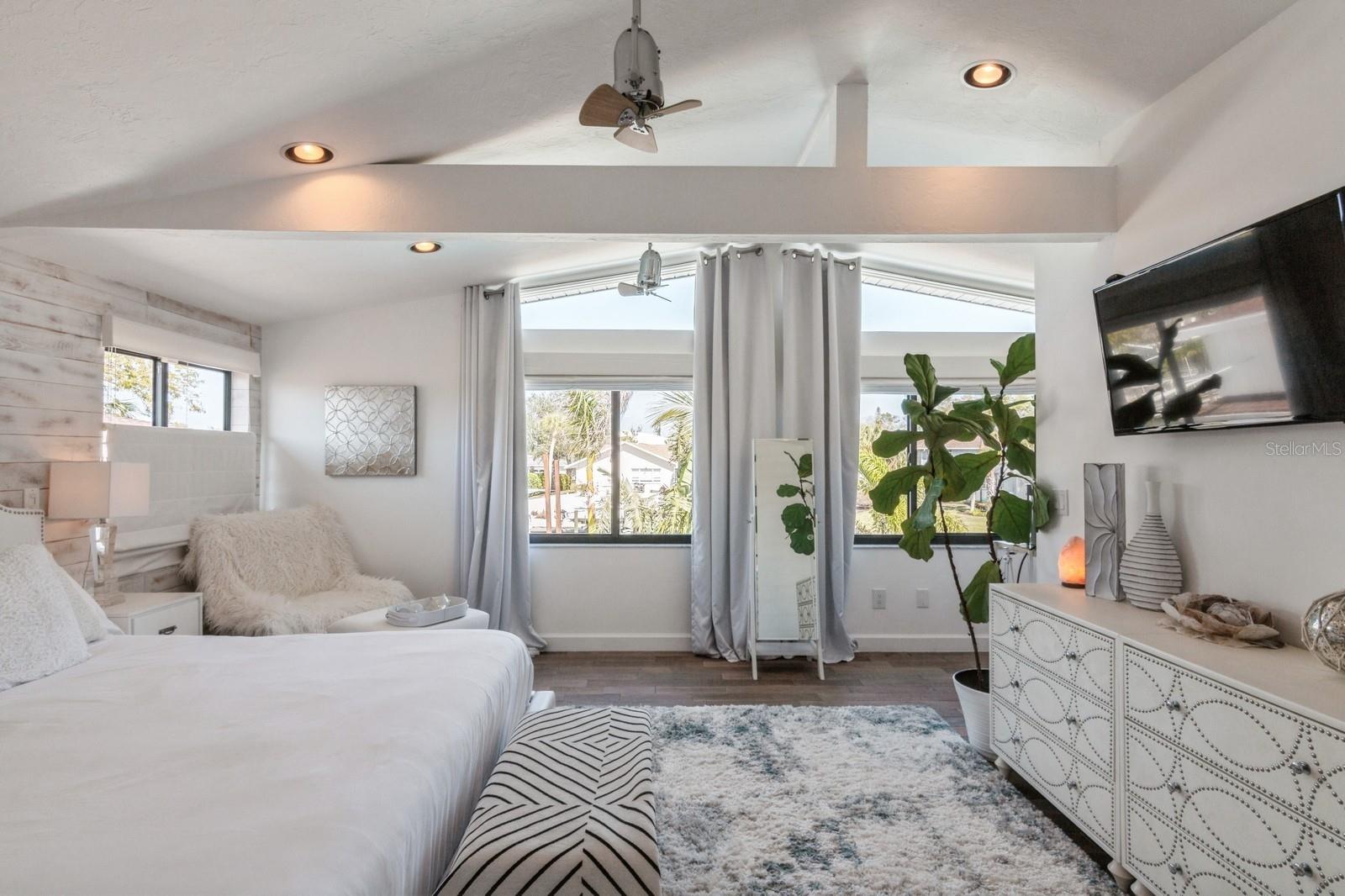 SIESTA ISLES - Residential