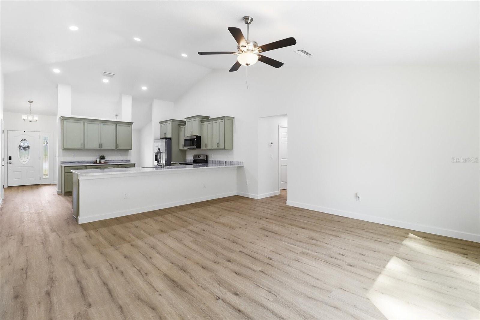 ROYAL HIGHLANDS - Residential