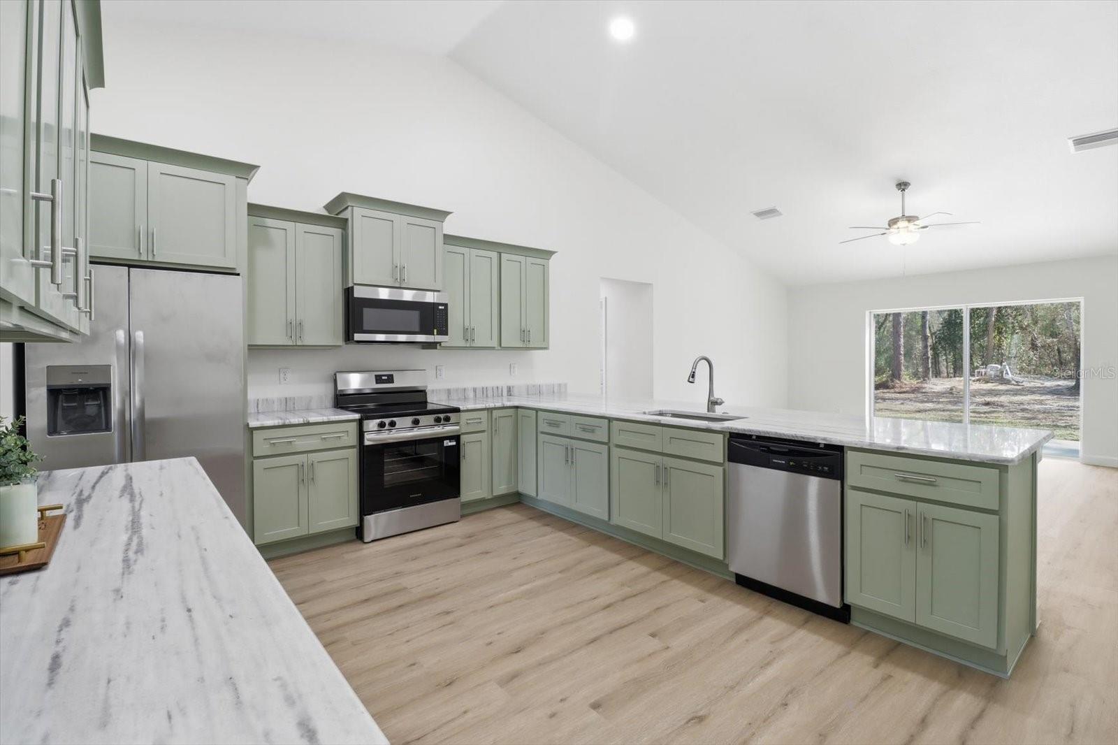 ROYAL HIGHLANDS - Residential