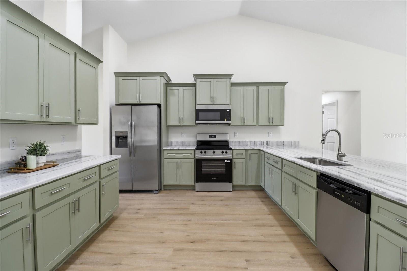 ROYAL HIGHLANDS - Residential