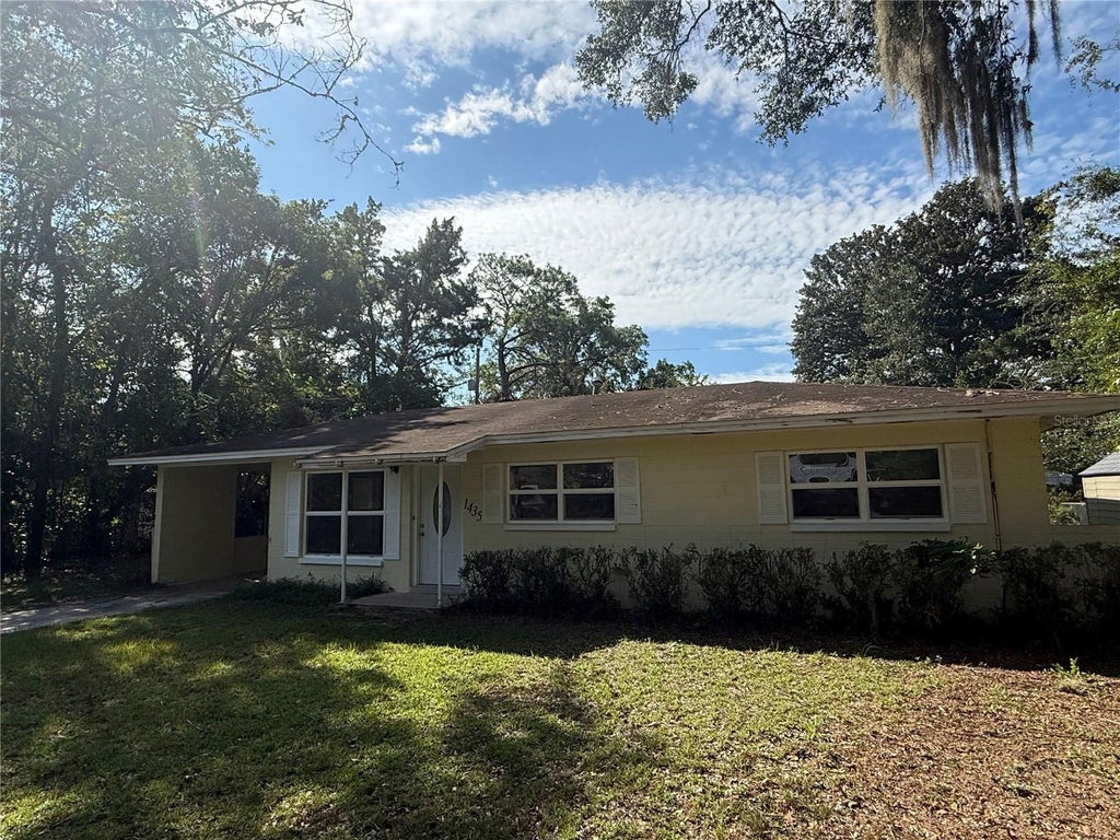 Photo of 1435 NE 22nd Avenue, Gainesville, FL 32609 (MLS # O6443365)
