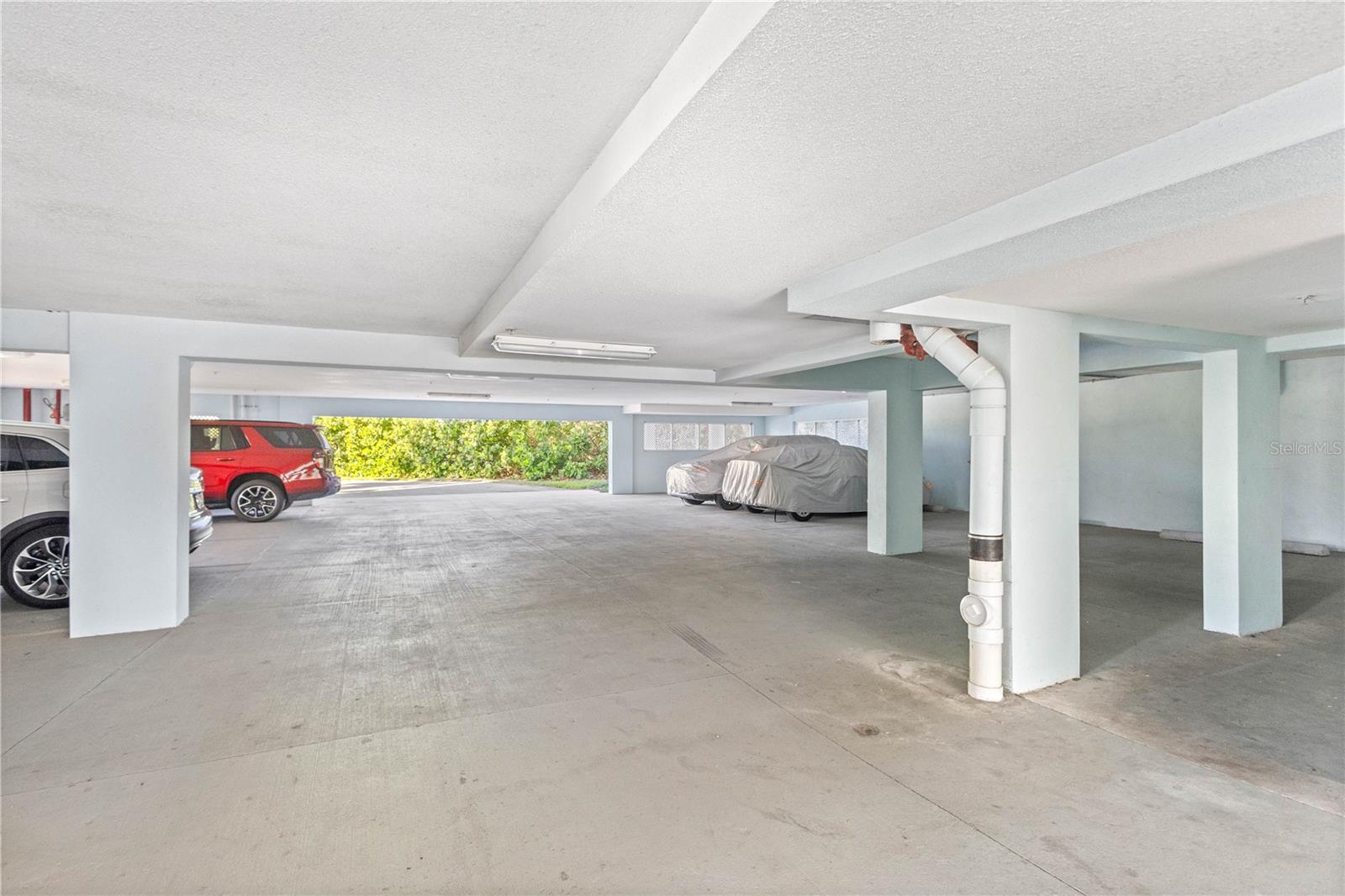 PALMA SOLA BAY CLUB PH 17B - Residential