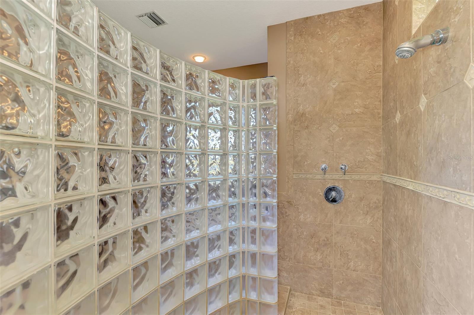 SOUTH VENICE - Residential