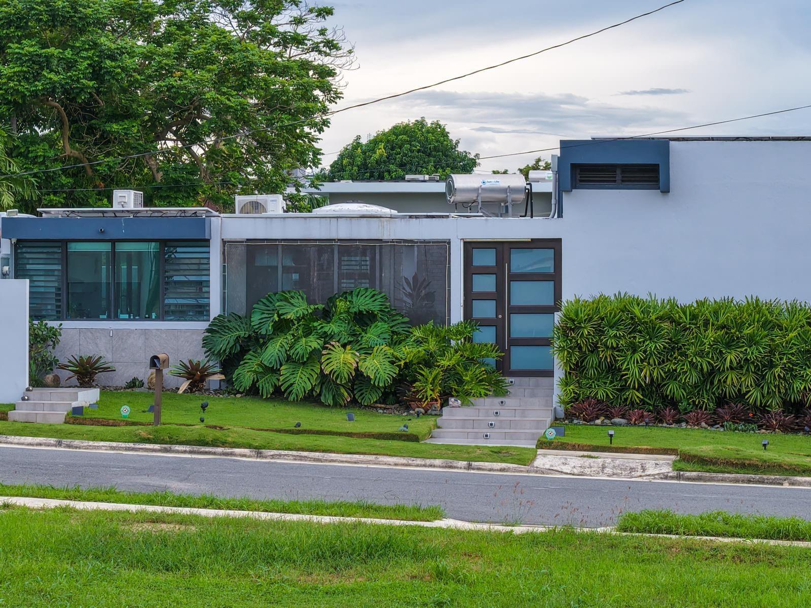 Beautiful multi-level home featuring a private pool, solar system with batteries, and high-end finishes. Includes modern appliances, security system, diesel generator, and elegant indoor and outdoor living spaces — perfect for comfort and entertaining.