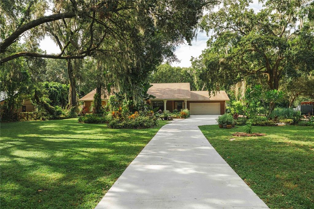 Photo of 16625 Indian Mound Road, Tampa, FL 33618 (MLS # TB8425604)