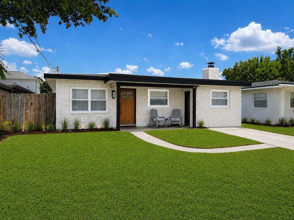 Photo of 3313 W Kathleen Street, Tampa, FL 33607 (MLS # TB8528914)
