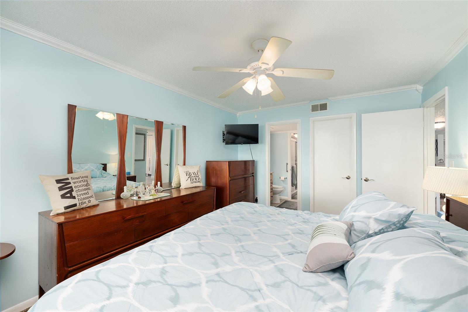 THE FAIRWAYS AT SILVER SPRINGS SHORES CONDO NO 5 - Residential