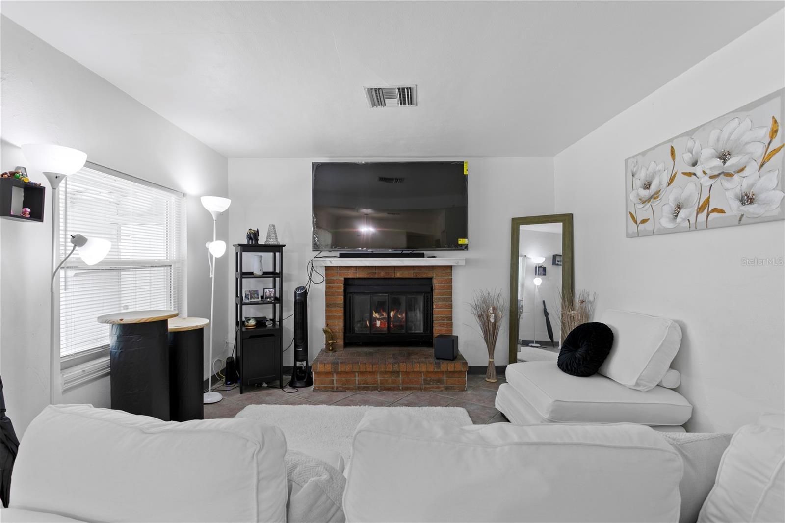 KELLY JOHN ALEX-GOODELL SUB - Residential Lease