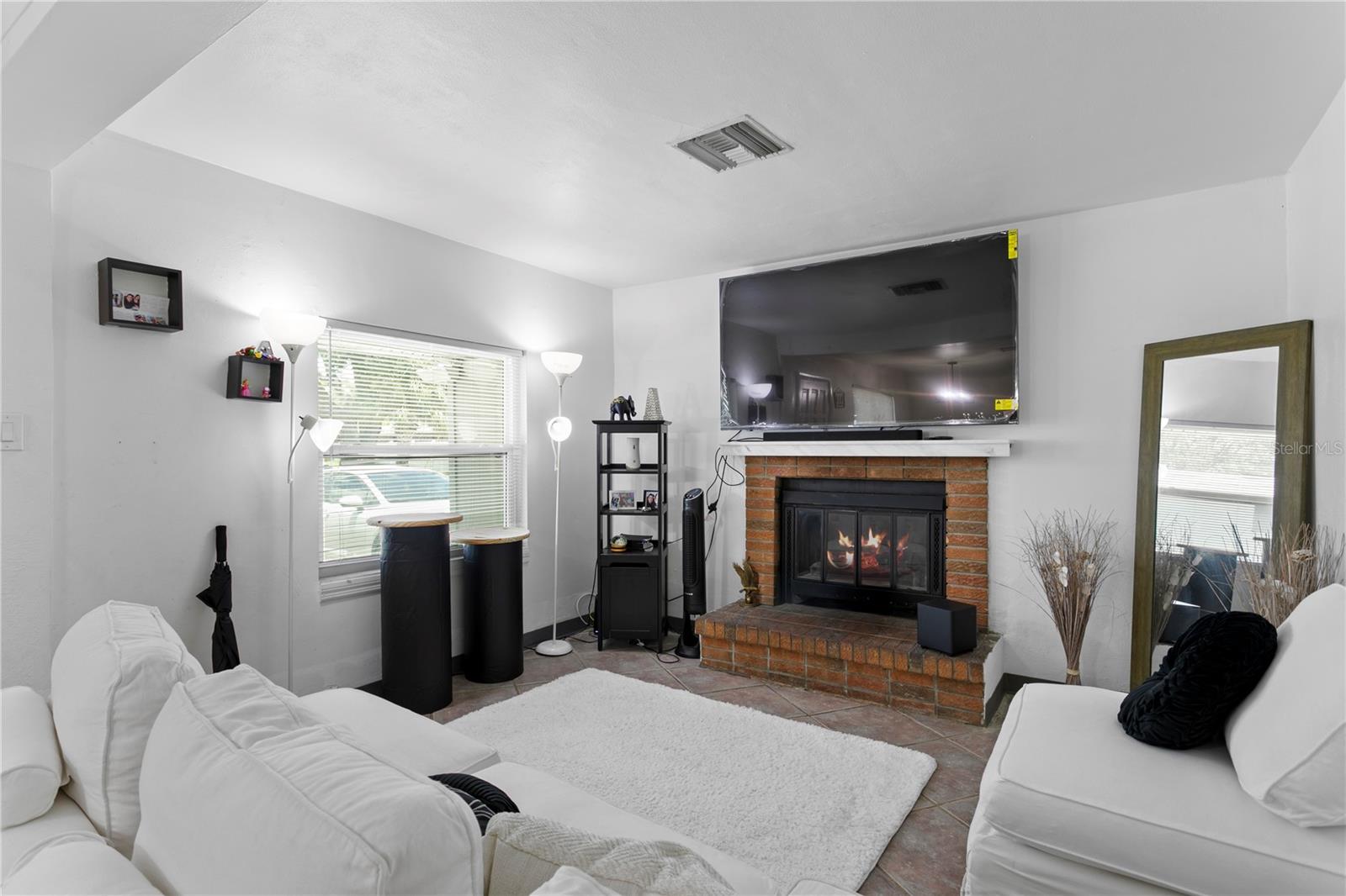 KELLY JOHN ALEX-GOODELL SUB - Residential Lease