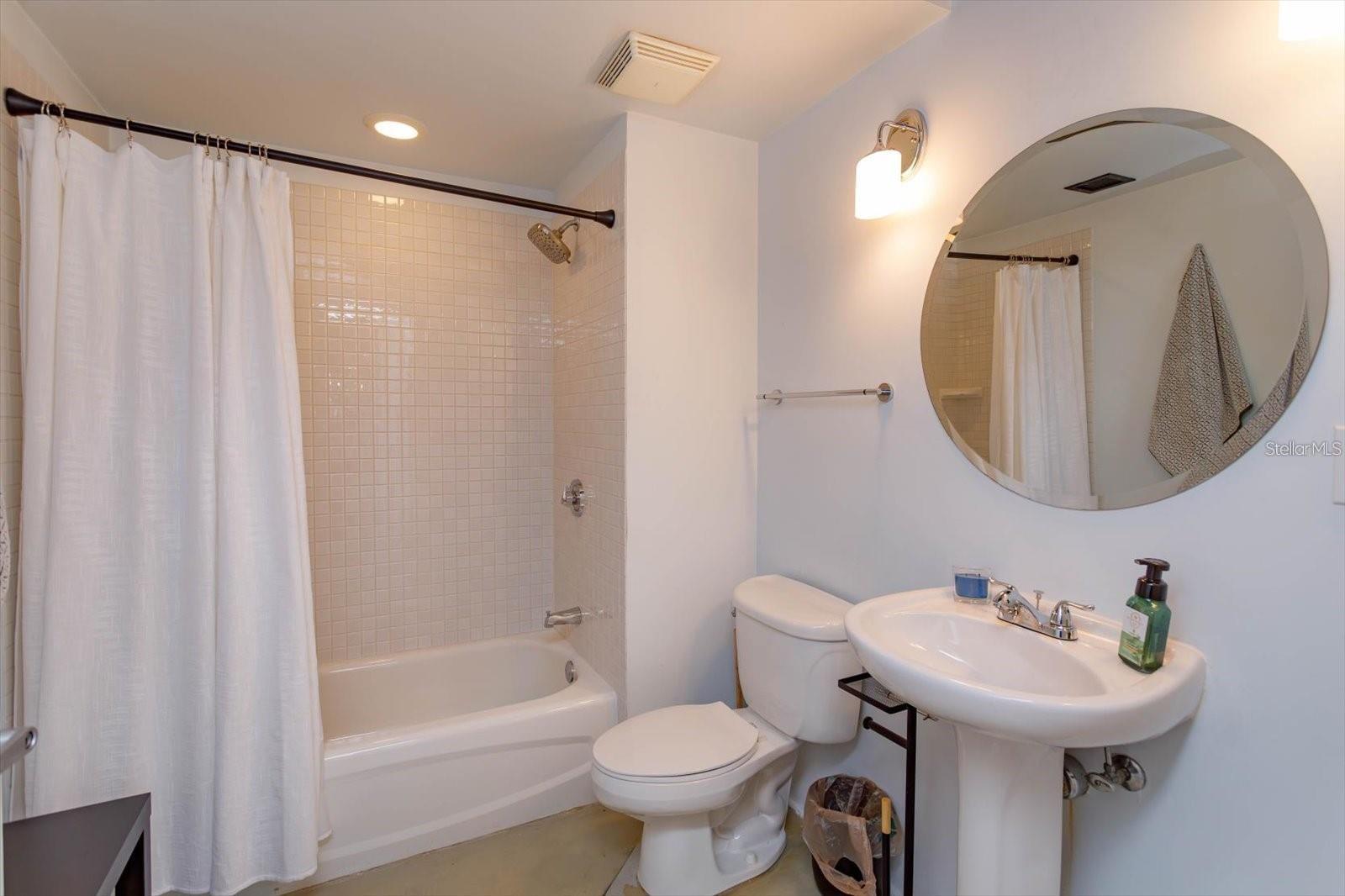 THORNTON PARK CENTRAL CONDO - Residential Lease