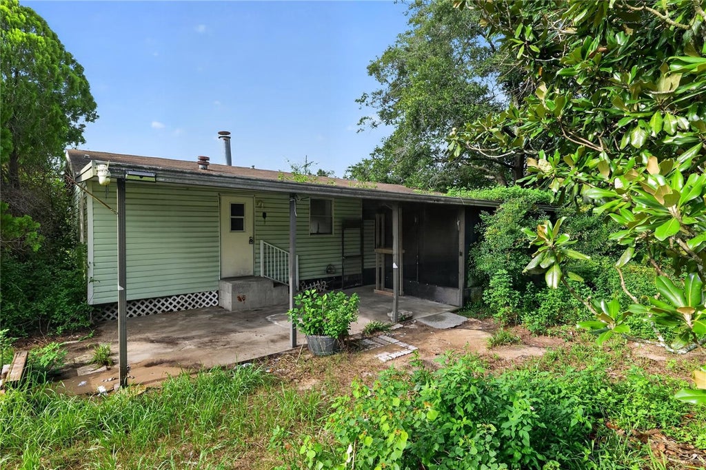Photo of 9550 Silverbend Drive, Dade City, FL 33525 (MLS # O6440124)