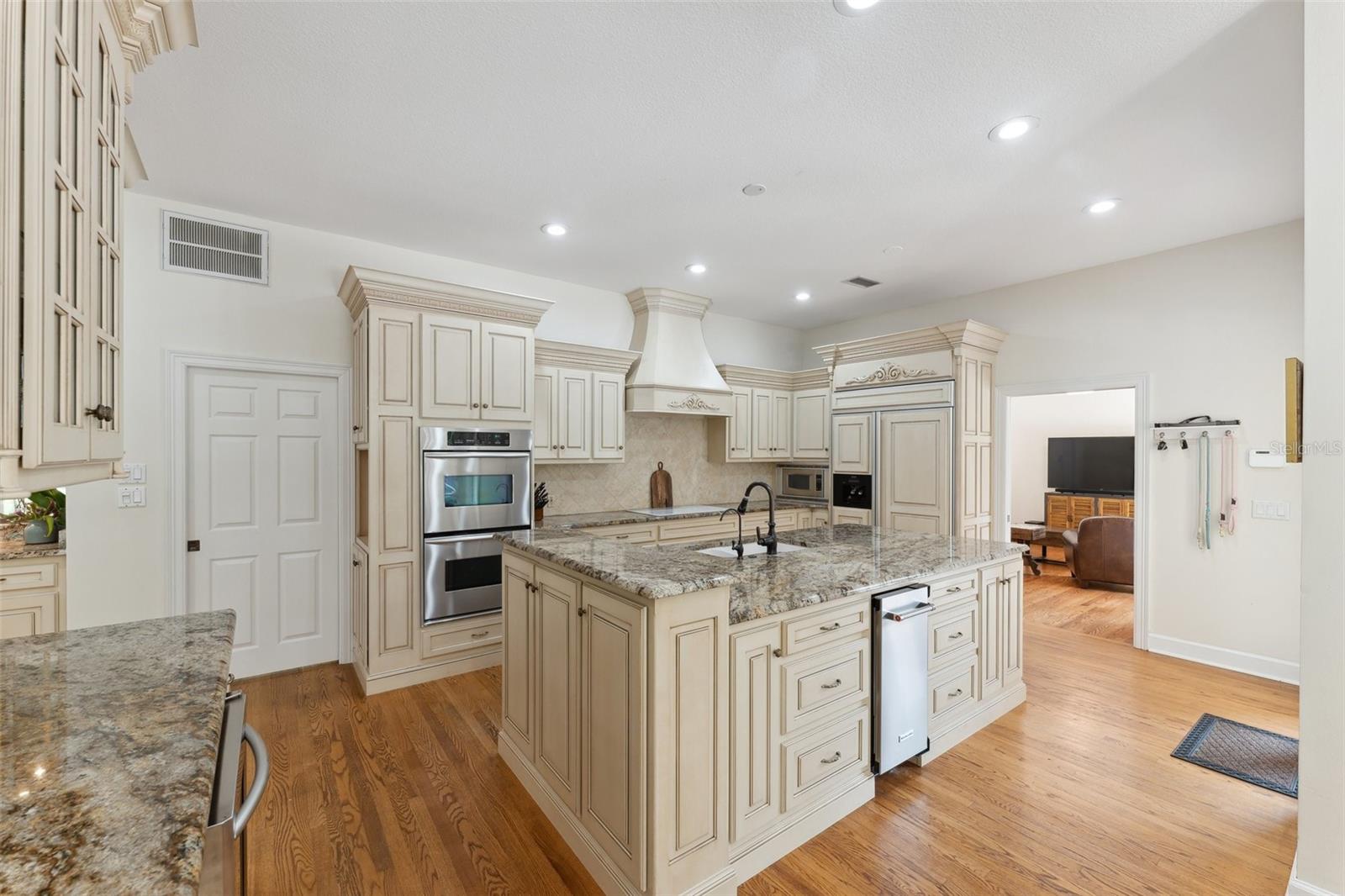 BELLEAIR ESTATES - Residential