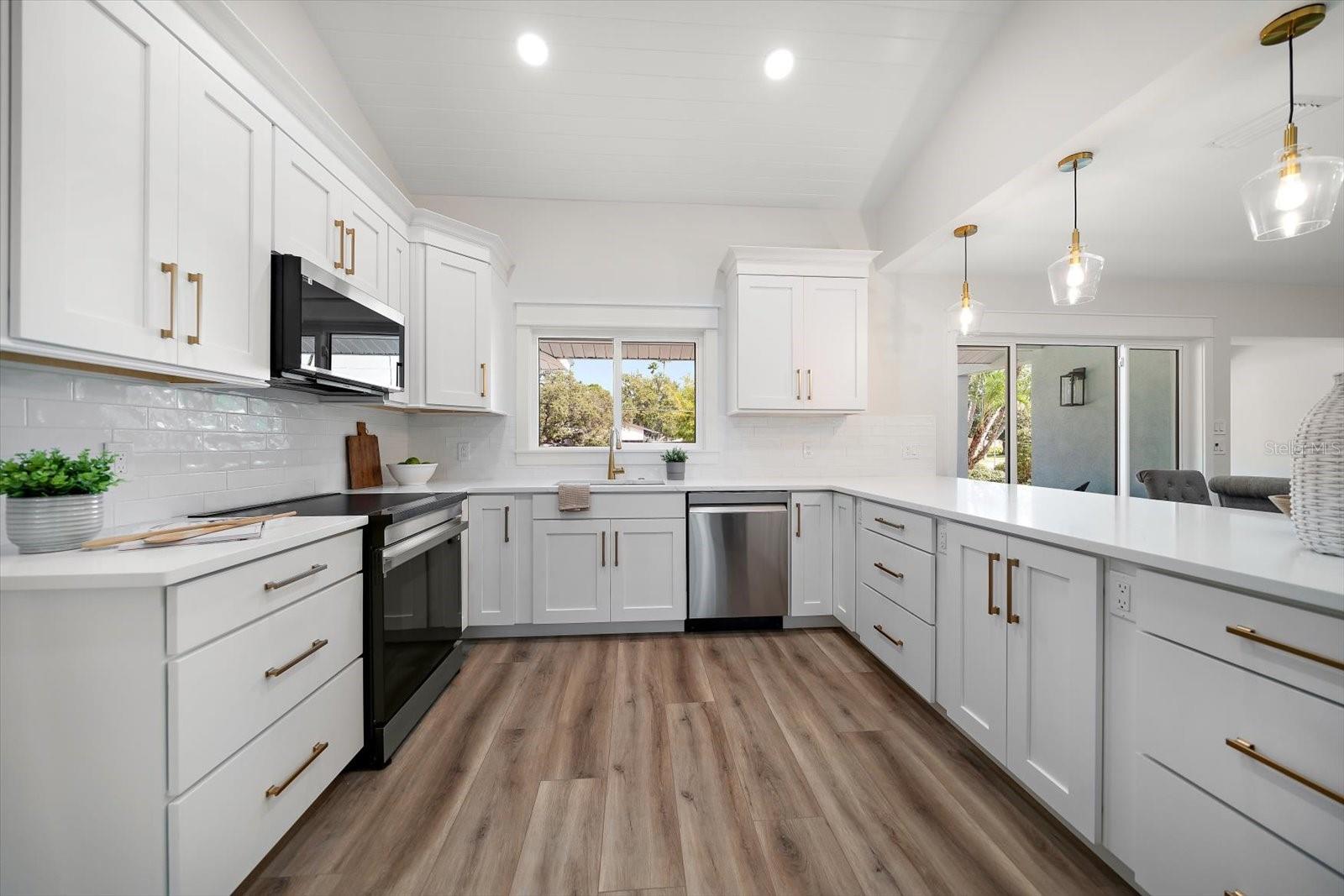 BELLEAIR ESTATES - Residential