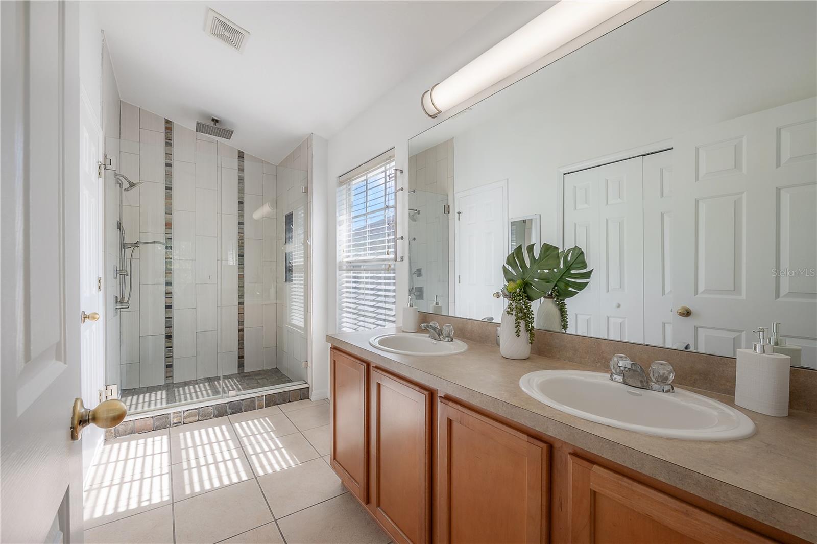 SADDLE CREEK MANOR - Residential