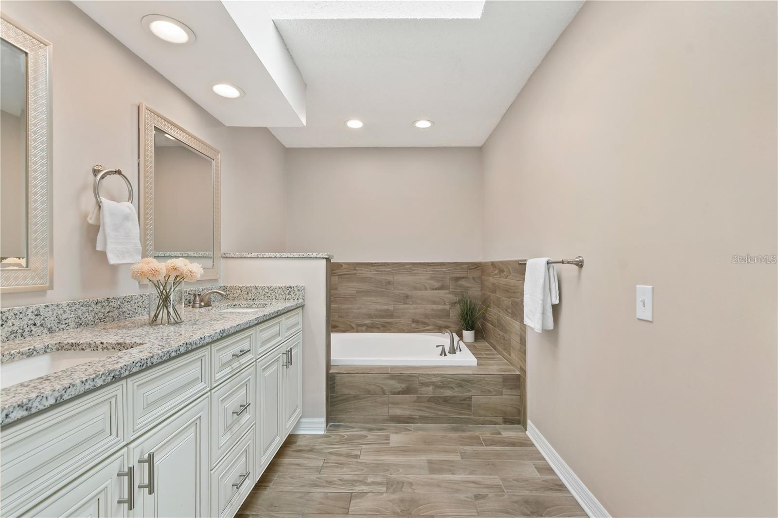 ORANGE TREE COUNTRY CLUBB - Residential