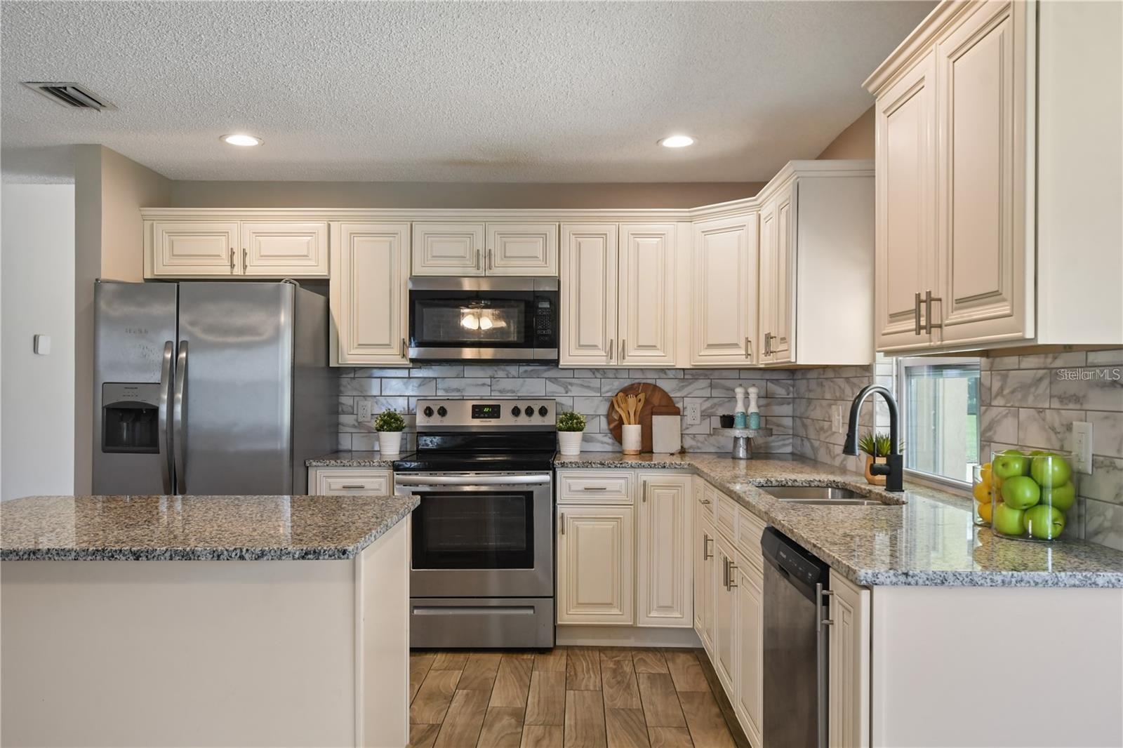 ORANGE TREE COUNTRY CLUBB - Residential