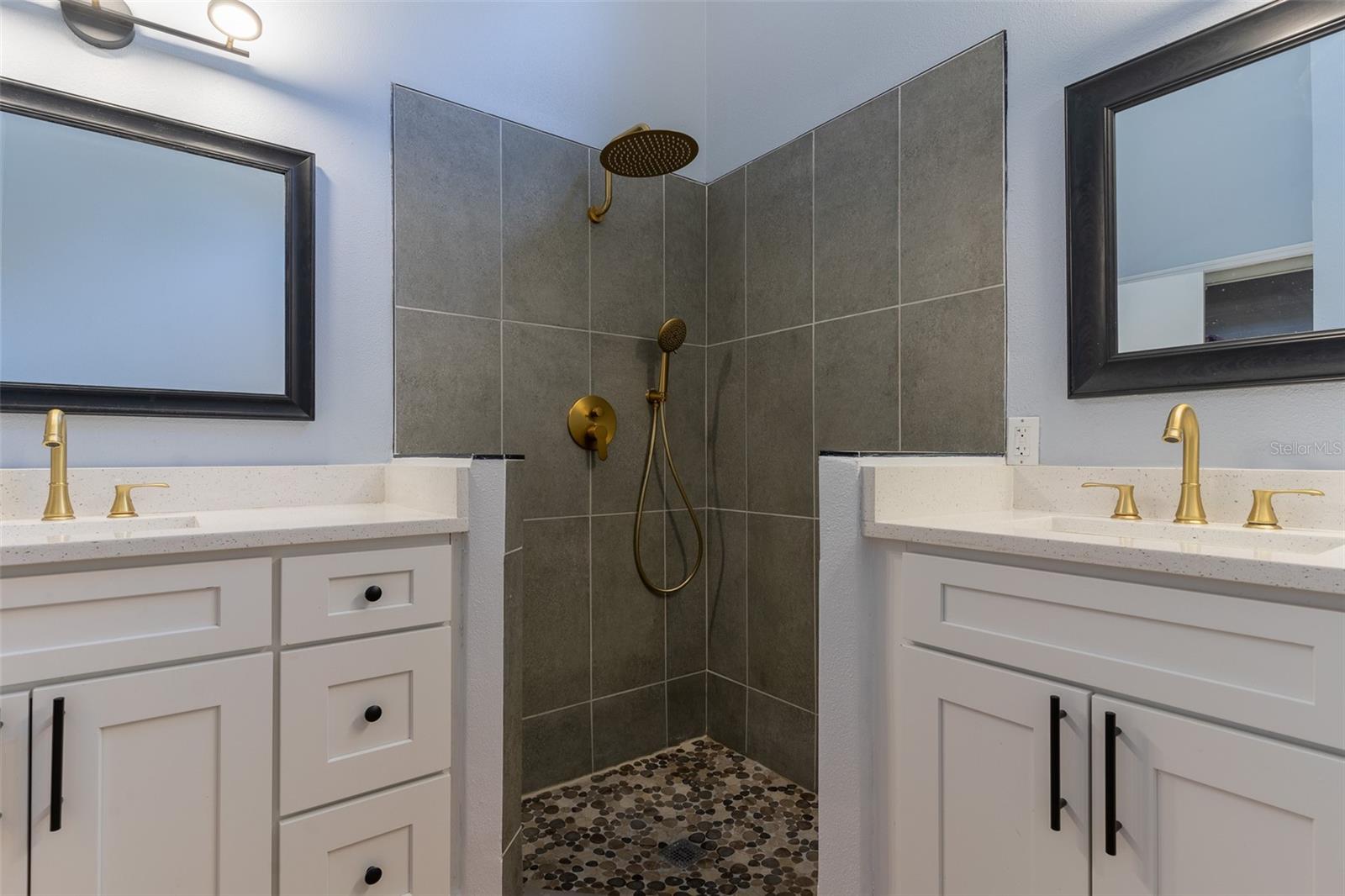 PINE ISLAND PH 01 - Residential