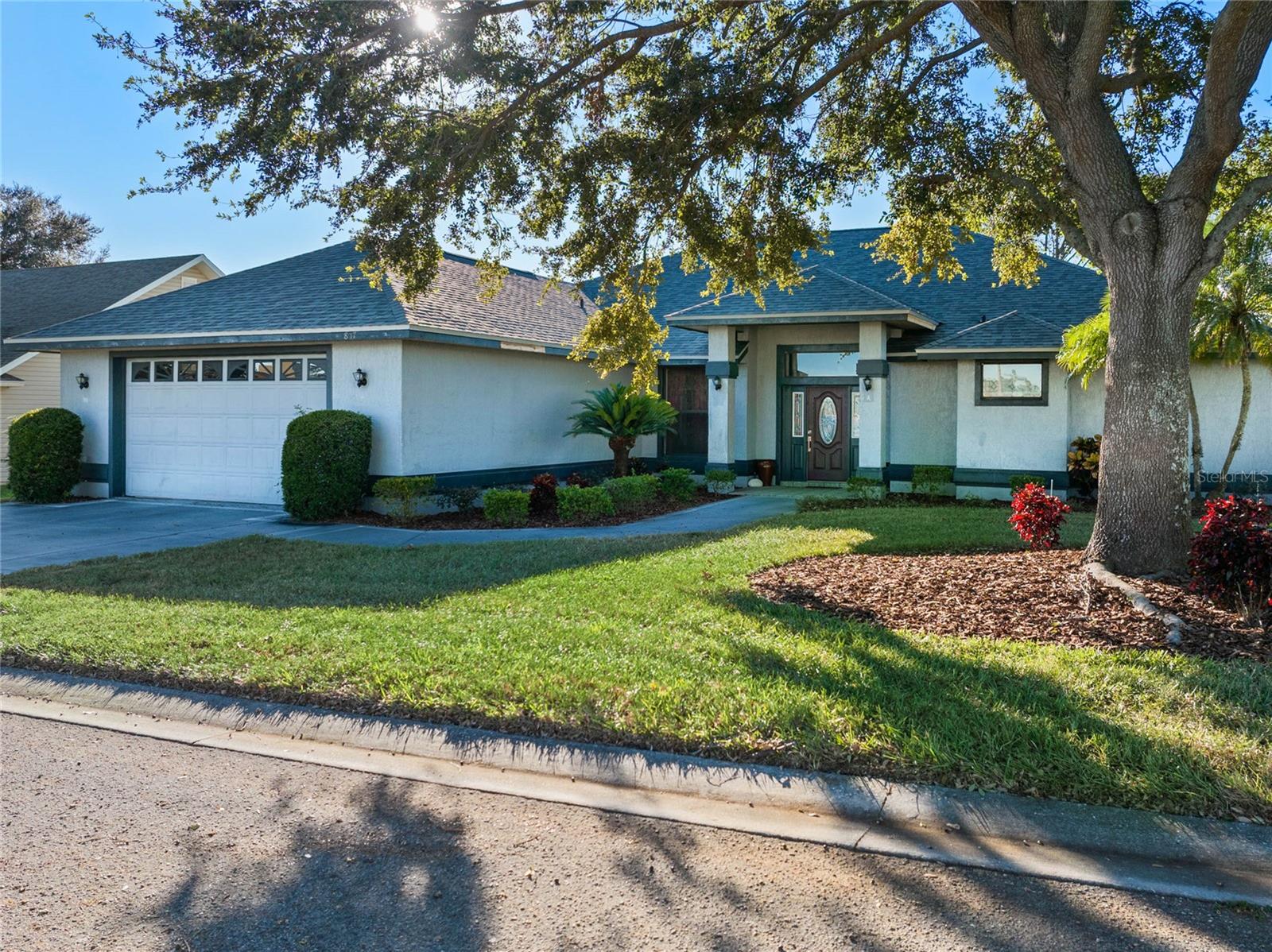 817 CARLTON COURT