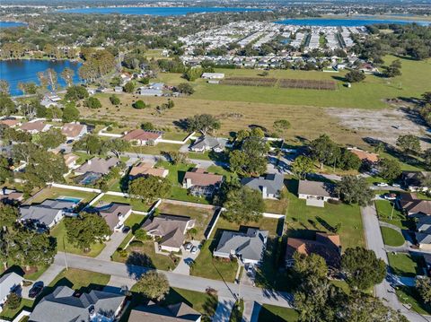 A home in WINTER HAVEN