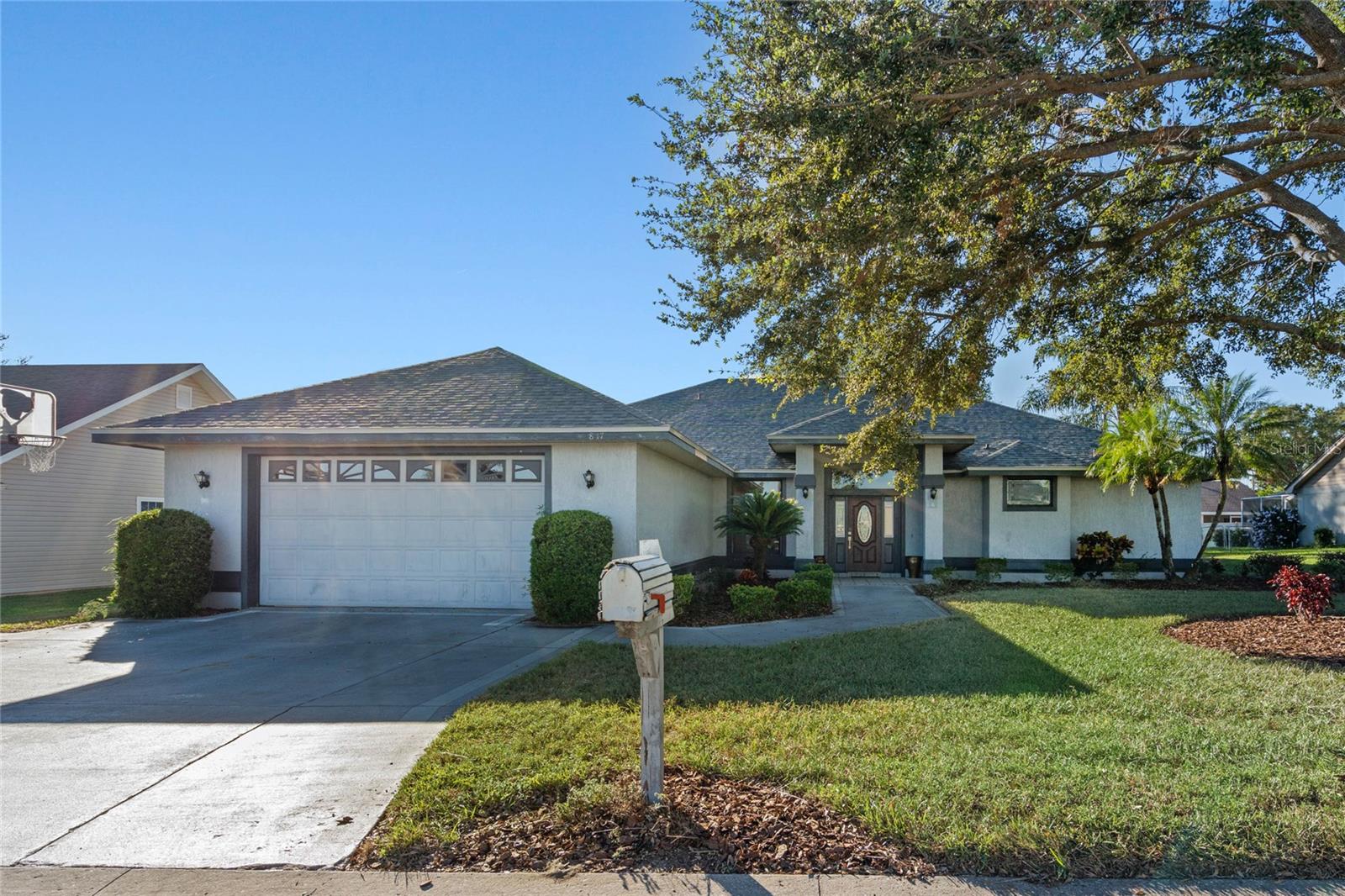 817 CARLTON COURT