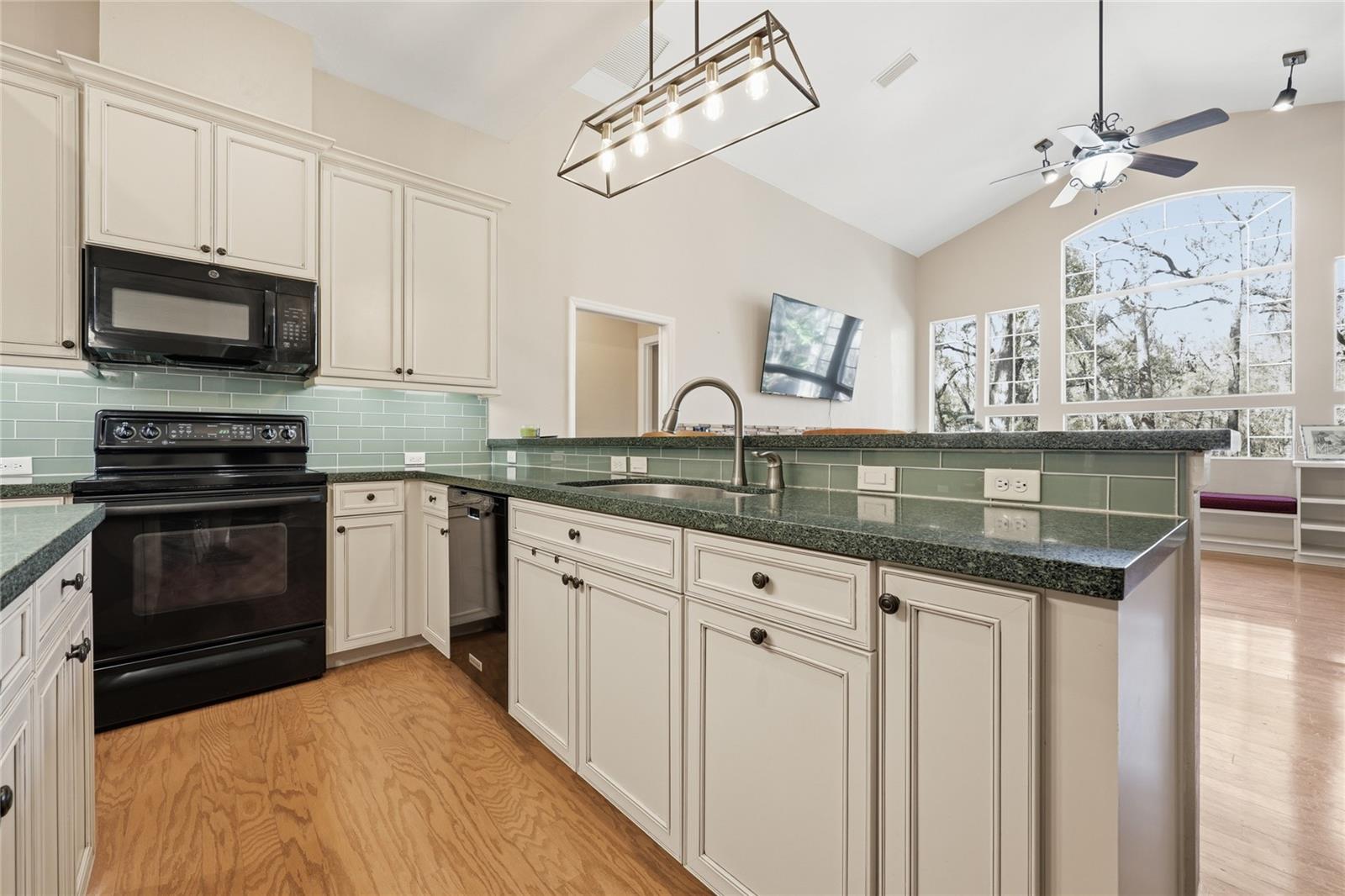 CAMBRIDGE FOREST PH V - Residential