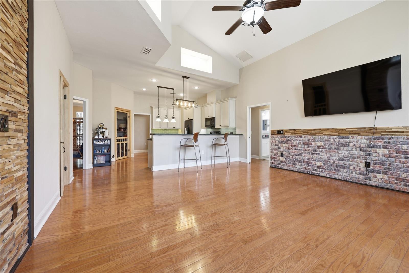 CAMBRIDGE FOREST PH V - Residential