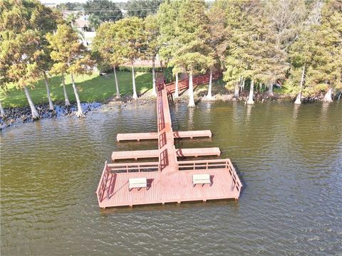 A home in WINTER HAVEN