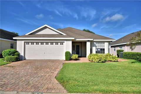 A home in WINTER HAVEN