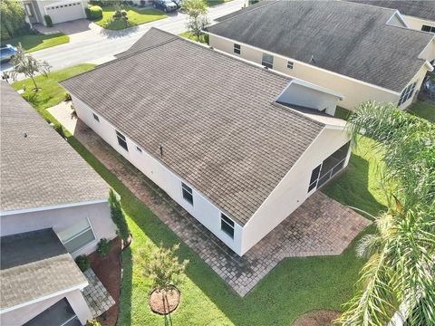 A home in WINTER HAVEN