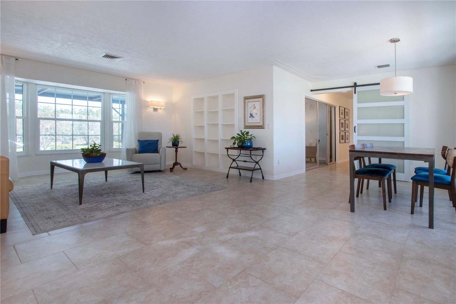 2466 BREAKWATER CIRCLE