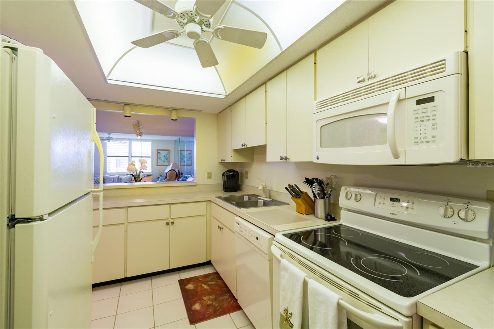 ISLAND REEF - Residential Lease