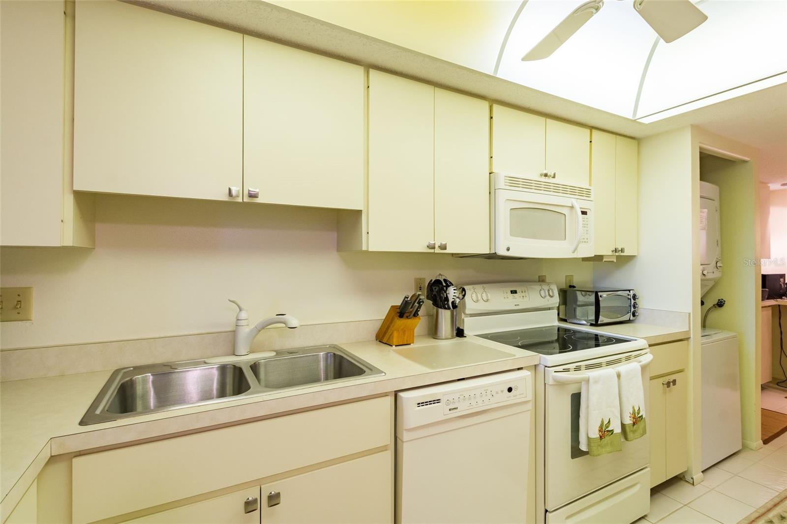 ISLAND REEF - Residential Lease