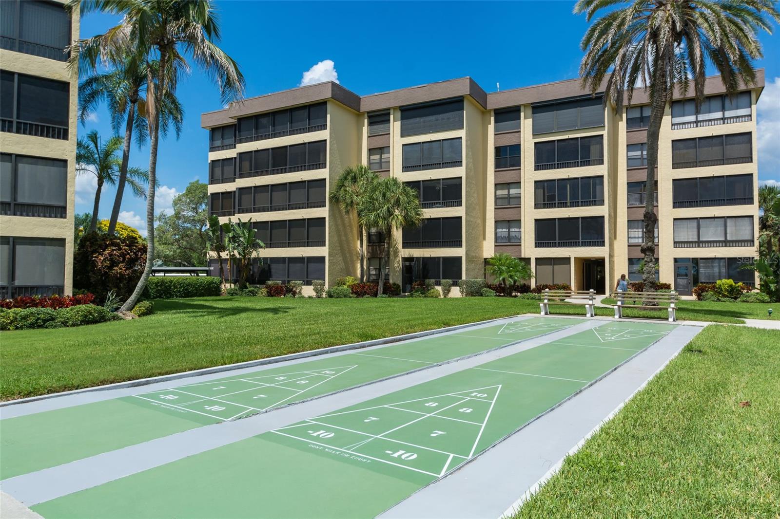 ISLAND REEF - Residential Lease
