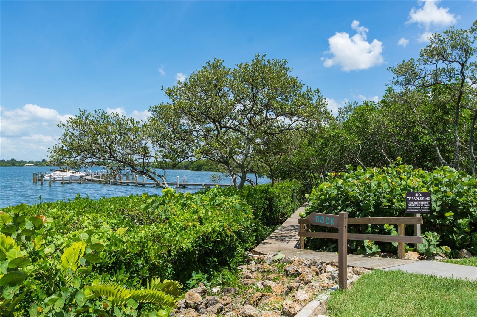 ISLAND REEF - Residential Lease