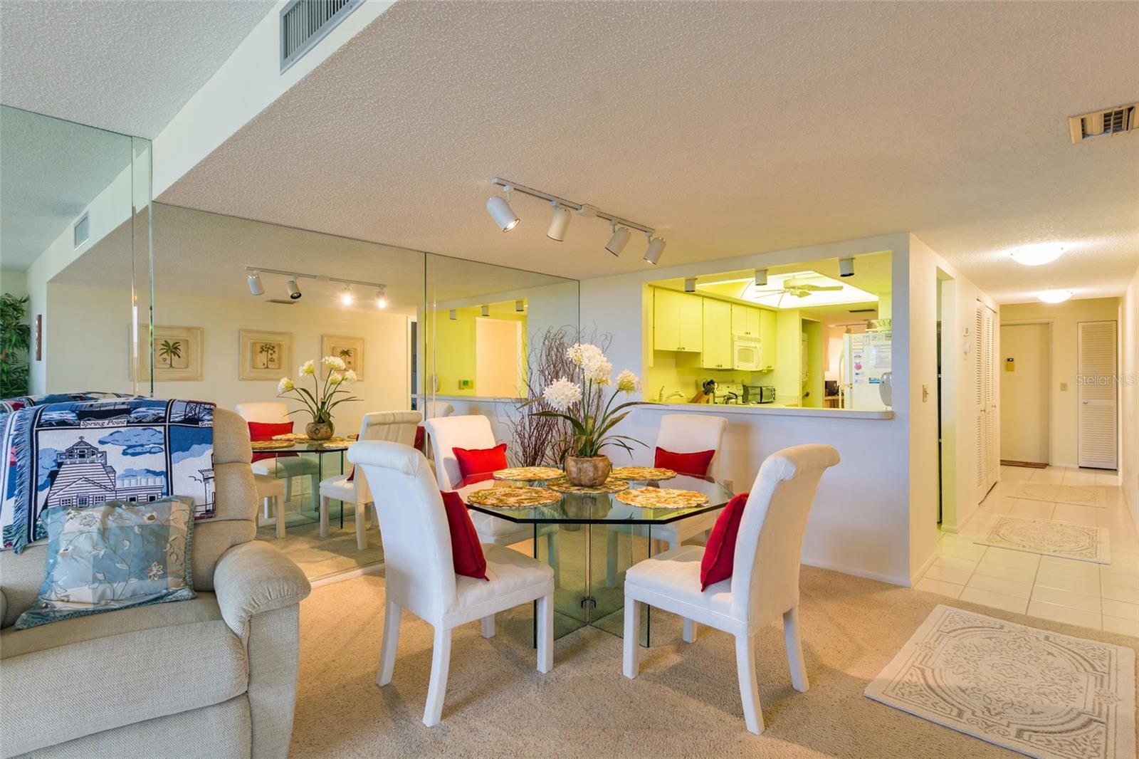 ISLAND REEF - Residential Lease