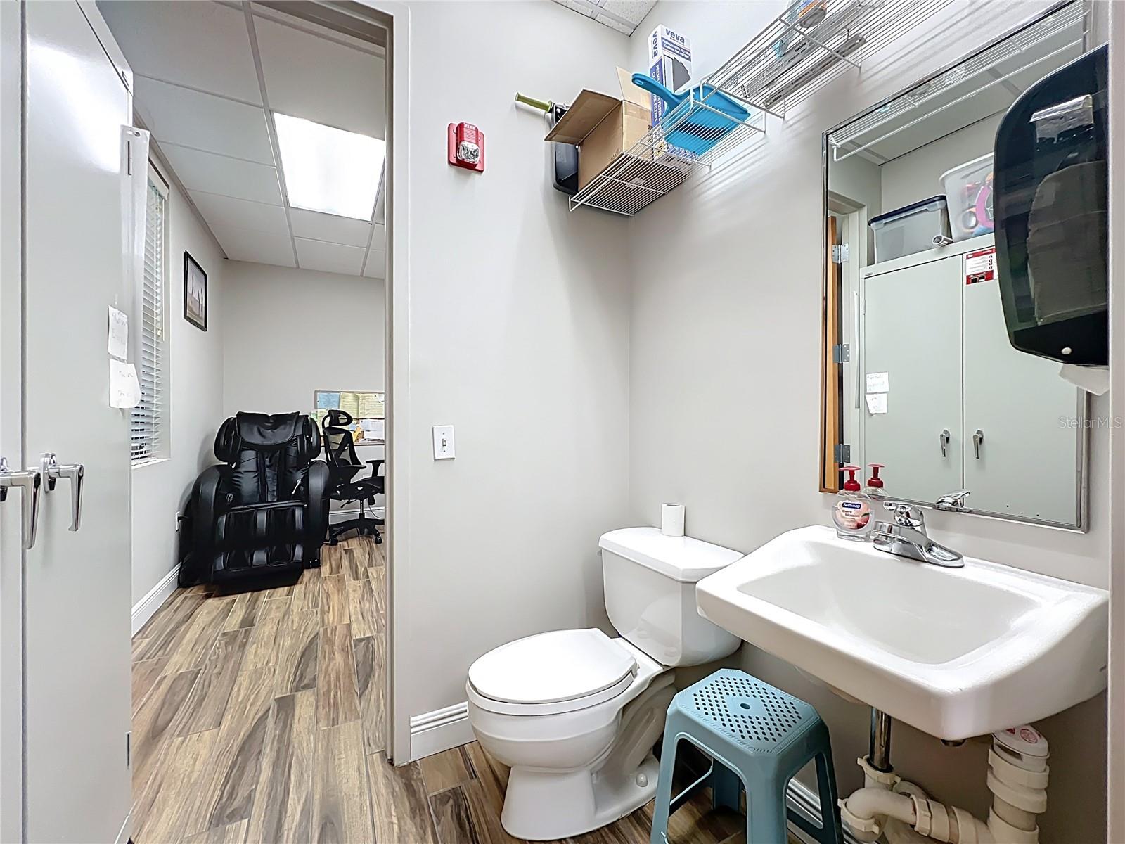 METROWEST PROFFESIONAL PLAZA C - Commercial Lease